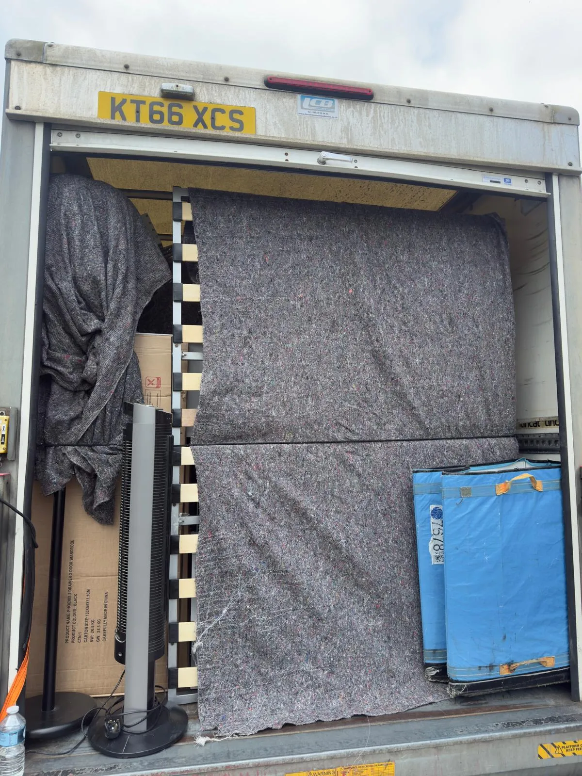 A quiet table used as a break during a move
